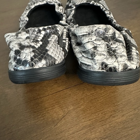 SAS Womens Radiant Ballet Flats 11.5 N Snakeskin Black Gray Comfort Shoes USA - Picture 3 of 8